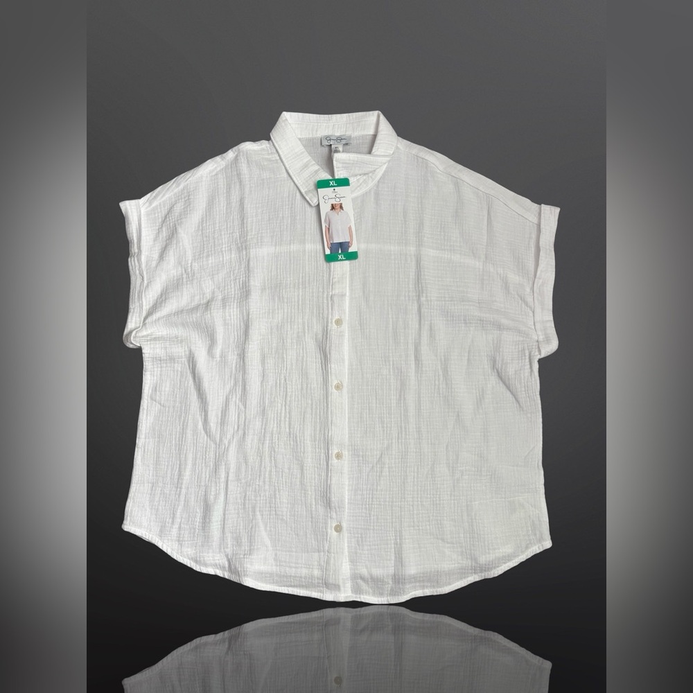 Jessica Simpson White Cuffed Sleeve Button
Down Shirt Size XL.